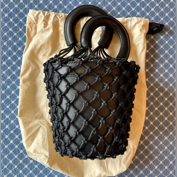 STAUD Handbags - NWOT Staud Moreau Leather Bucket Bag